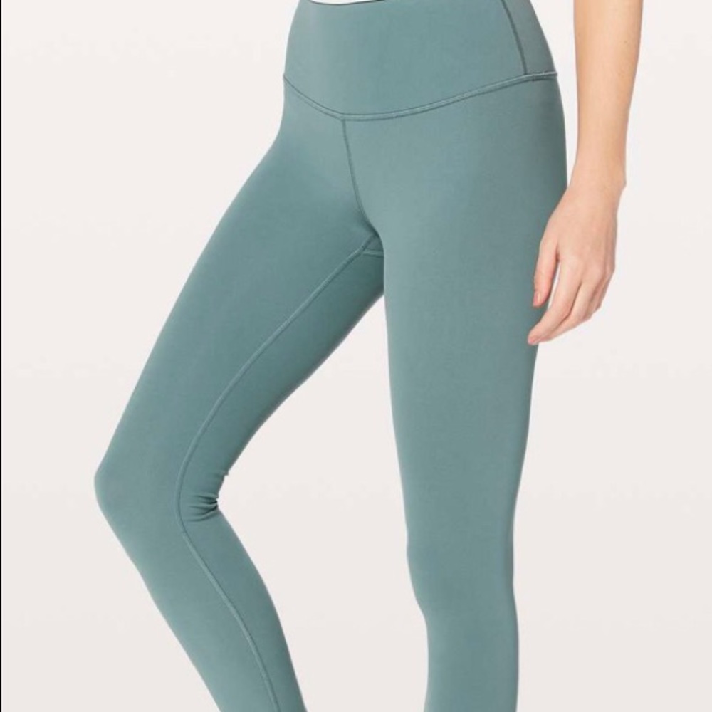 ✰ ISO lululemon ✰